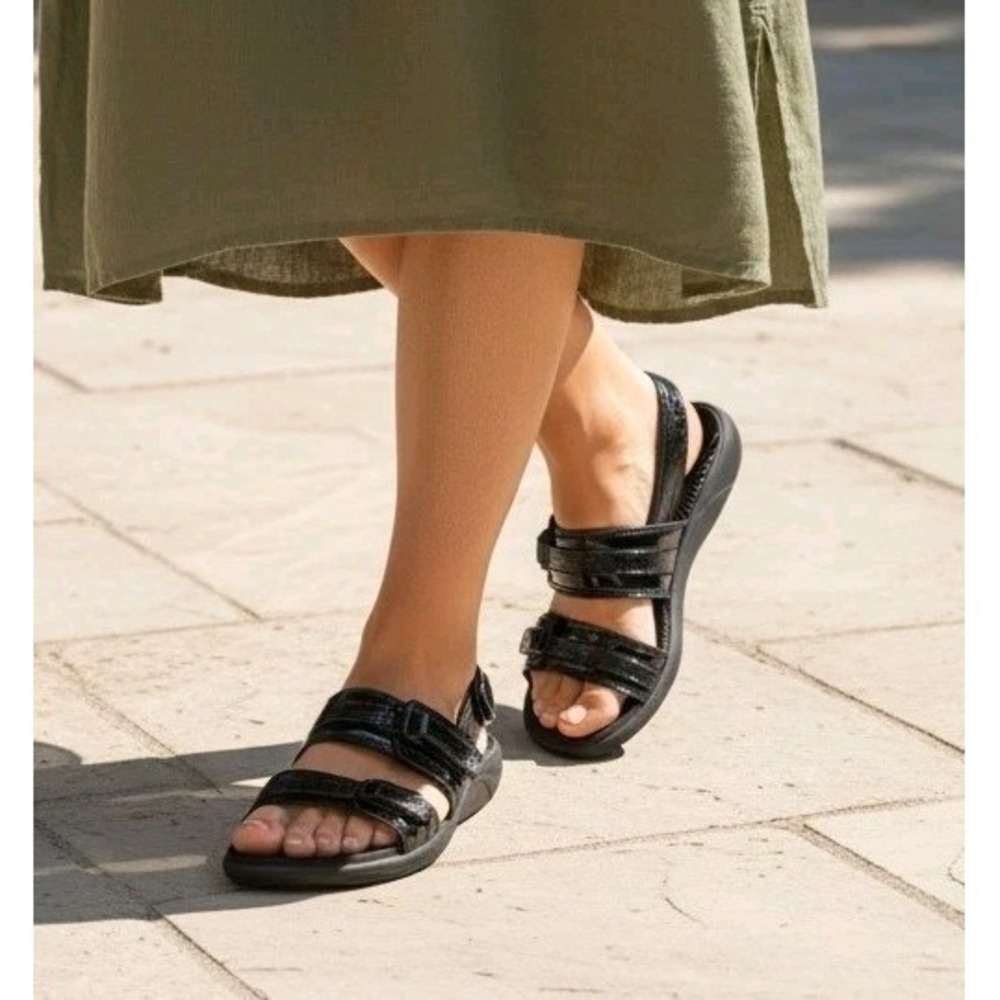 Clarks‎ Cloudsteppers Breeze Piper Slide Sandals Black Patent Comfort Travel 8M